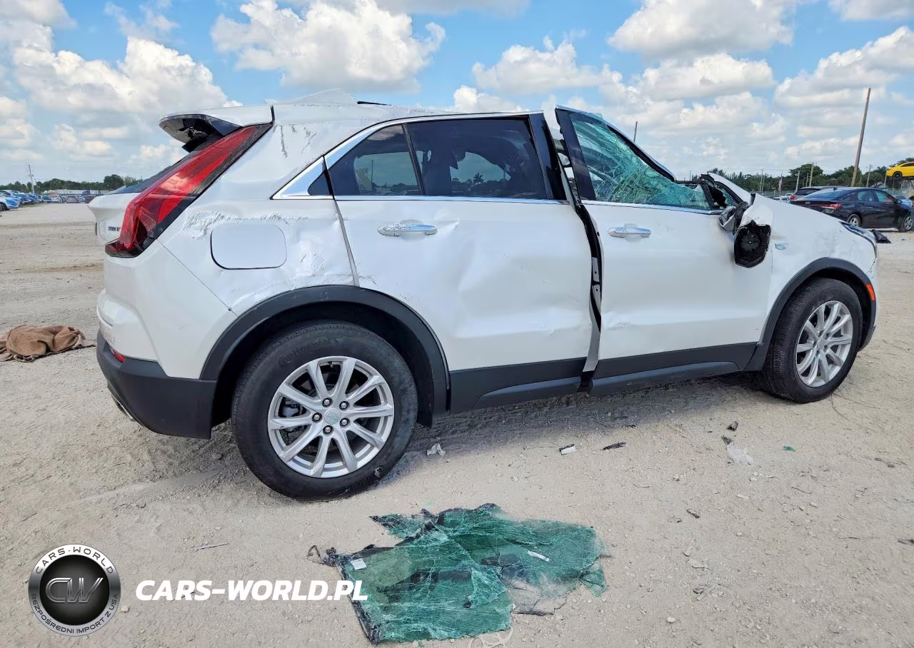 2022 Cadillac Xt4 Luxury VIN:1GYAZAR43NF168736 - 3