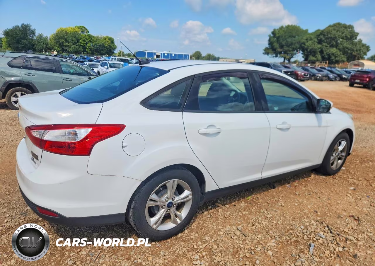 2013 Ford Focus Se VIN:1FADP3F28DL371635 - 3