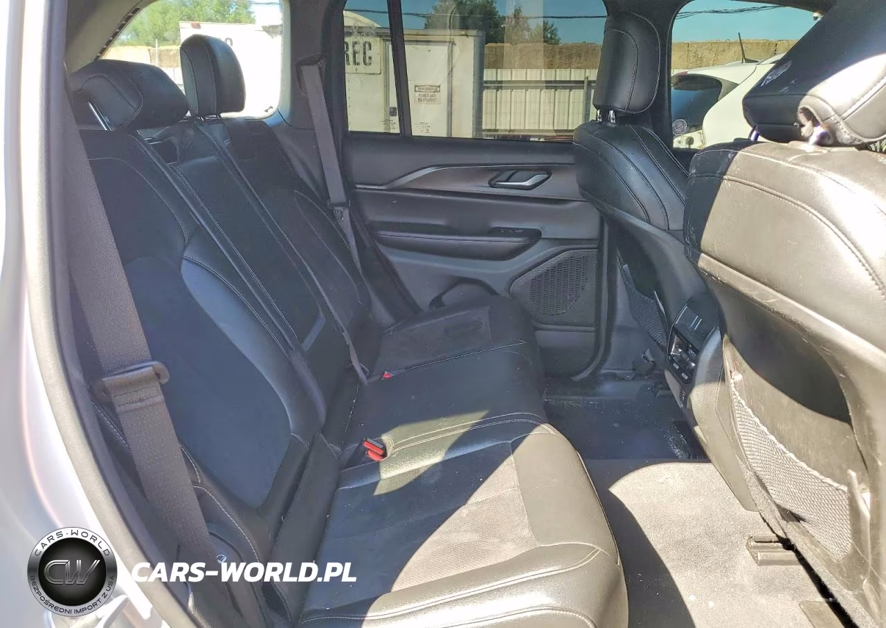 2024 Jeep Grand Cherokee Laredo VIN:1C4RJHAG4RC108857 - 11