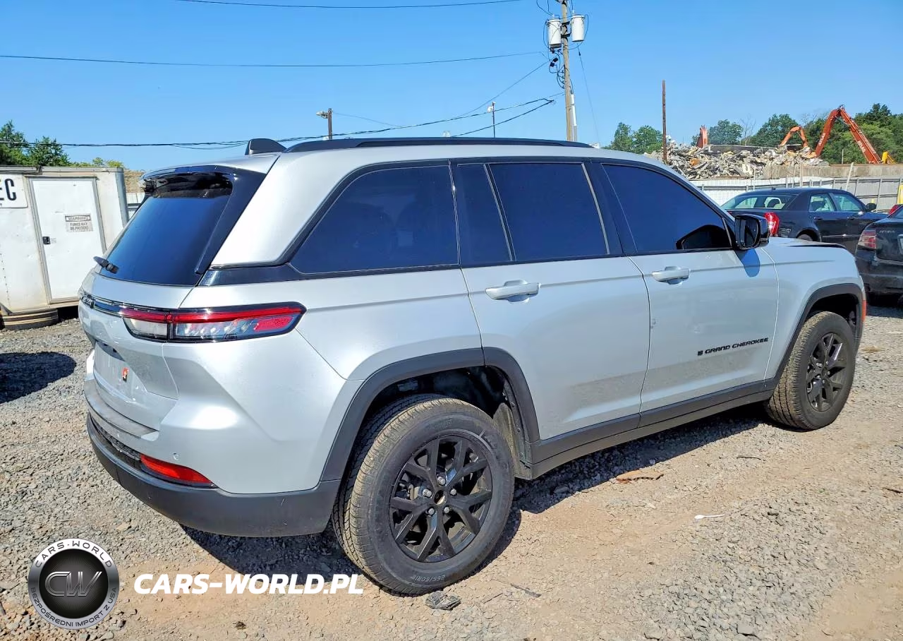 2024 Jeep Grand Cherokee Laredo VIN:1C4RJHAG4RC108857 - 3