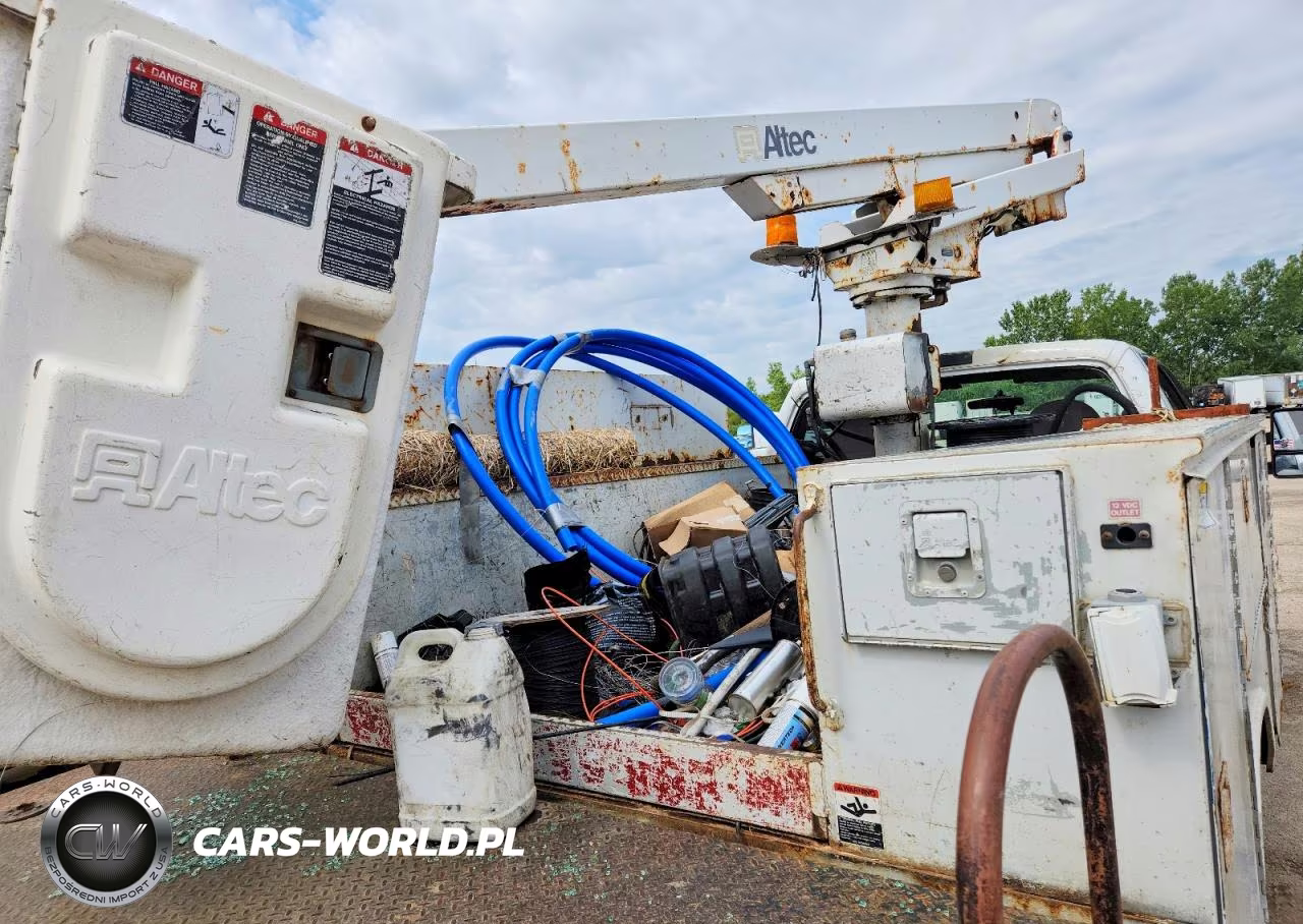 2006 Ford F450 Super Duty Bucket Truck VIN:1FDXF46Y66EC68589 - 10