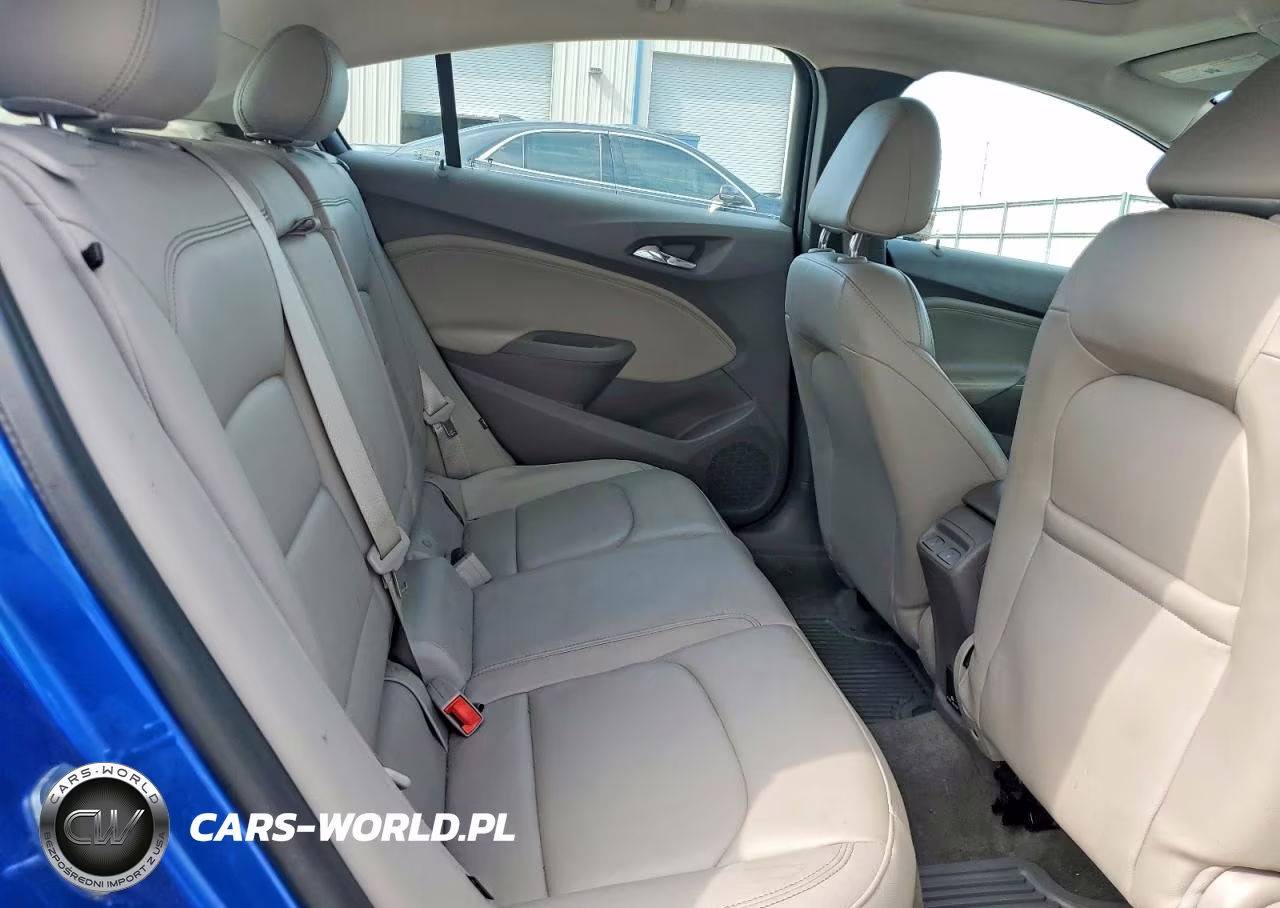2018 Chevrolet Cruze Premier VIN:3G1BF6SM5JS618329 - 10