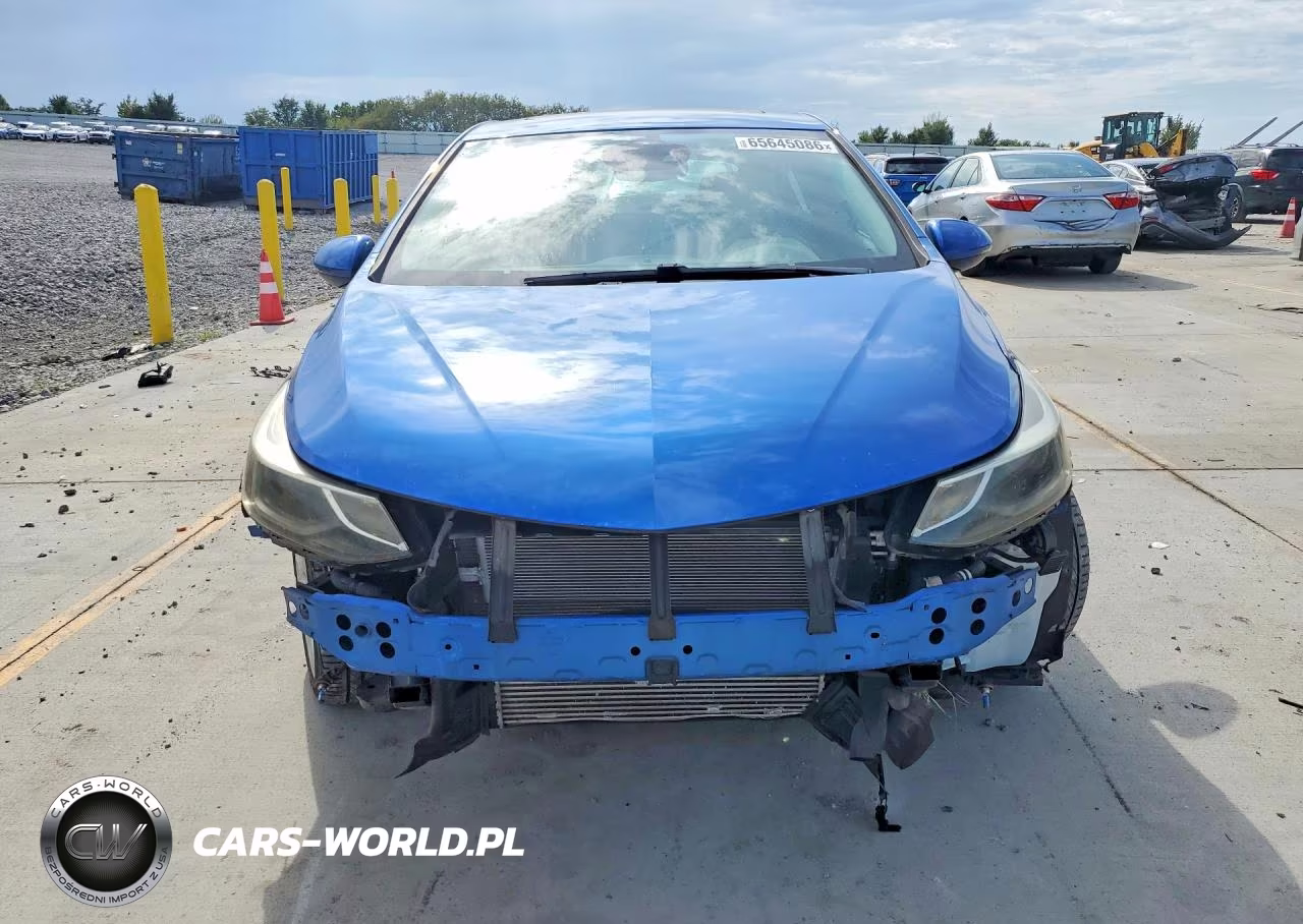 2018 Chevrolet Cruze Premier VIN:3G1BF6SM5JS618329 - 5