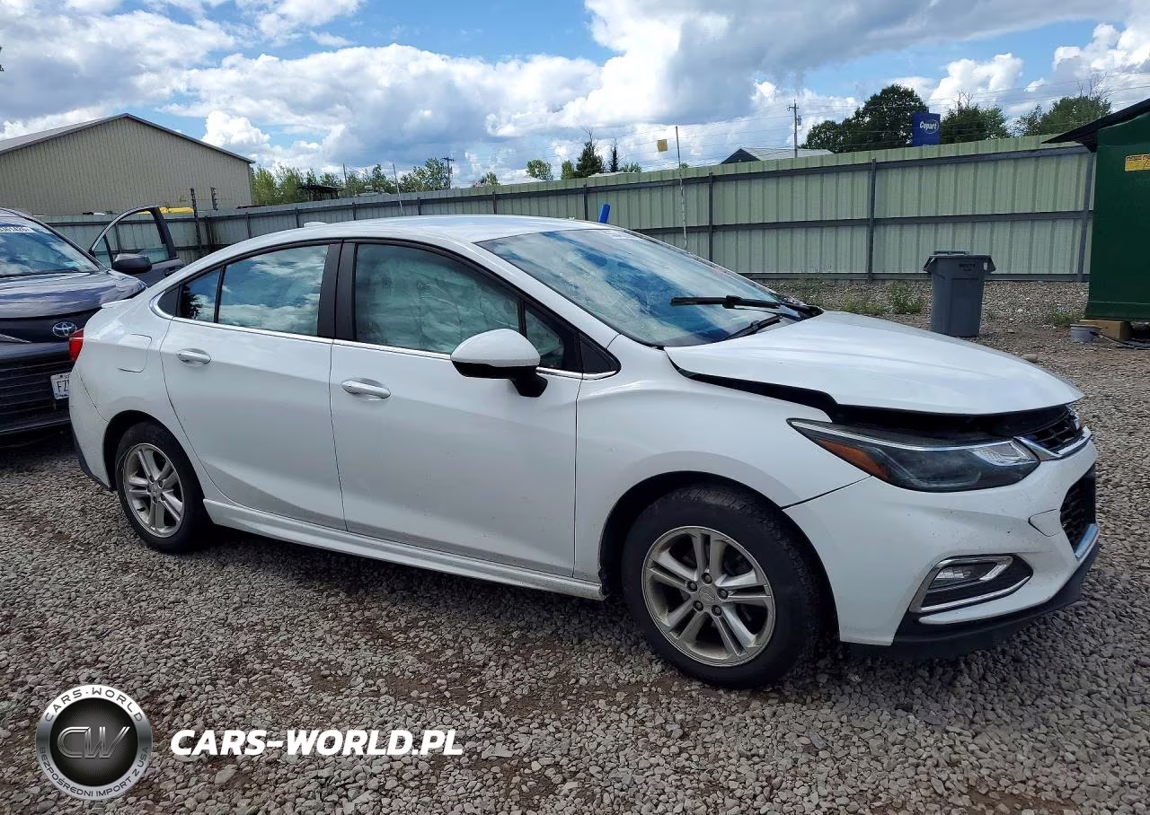 2017 Chevrolet Cruze Lt VIN:1G1BE5SM8H7143541 - 4