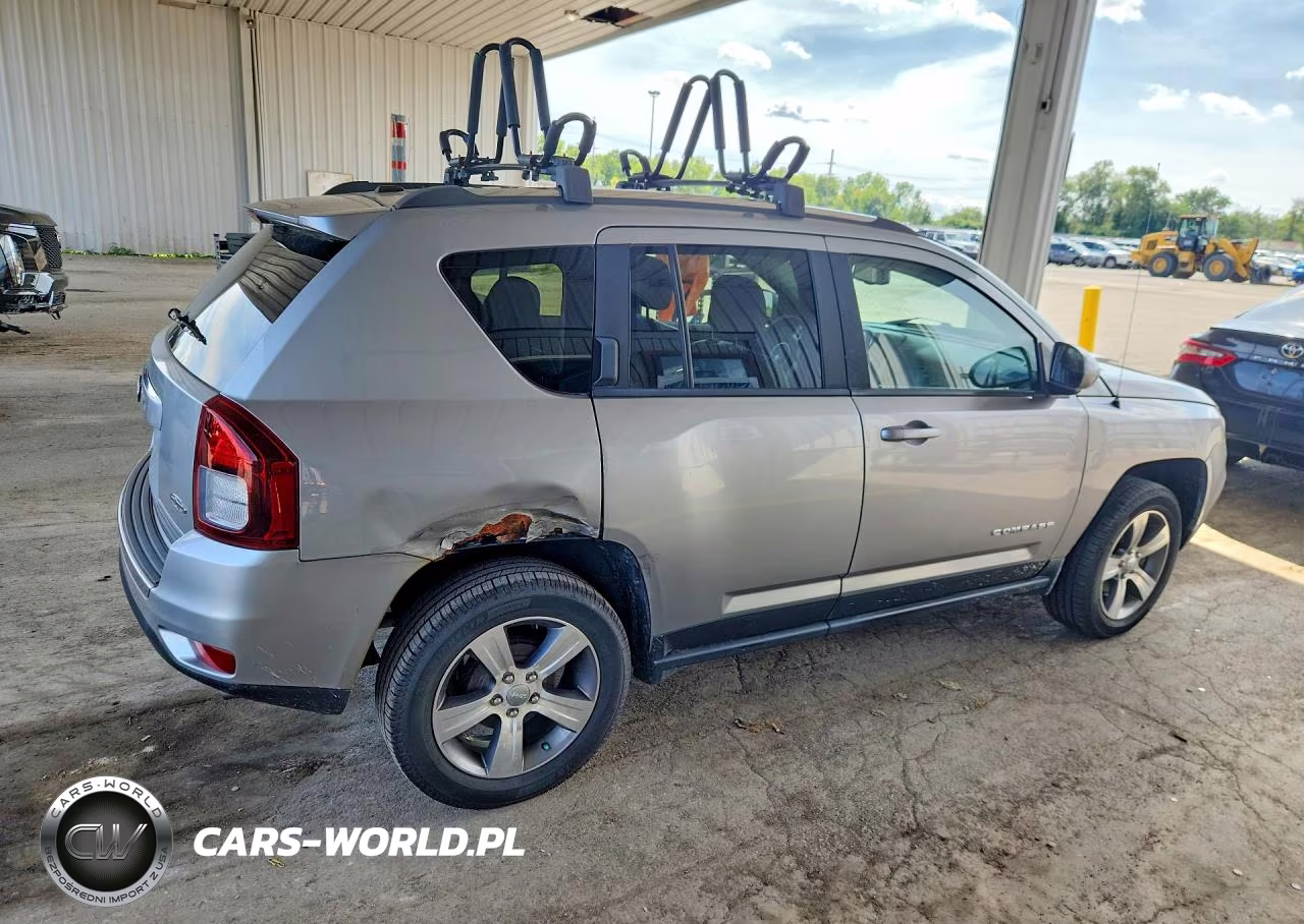 2016 Jeep Compass Latitude VIN:1C4NJCEA2GD760651 - 3