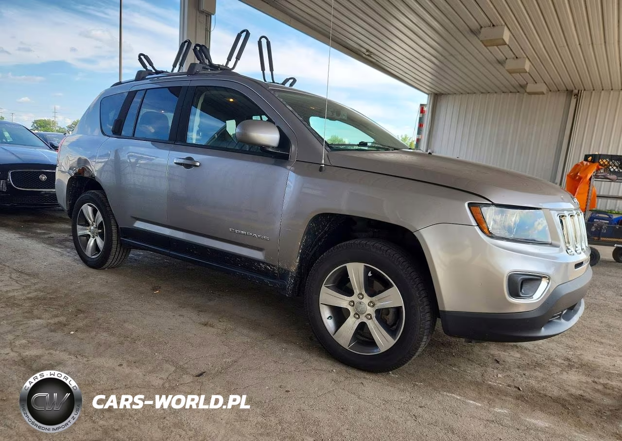 2016 Jeep Compass Latitude VIN:1C4NJCEA2GD760651 - 4