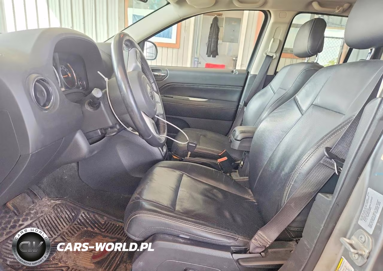 2016 Jeep Compass Latitude VIN:1C4NJCEA2GD760651 - 7