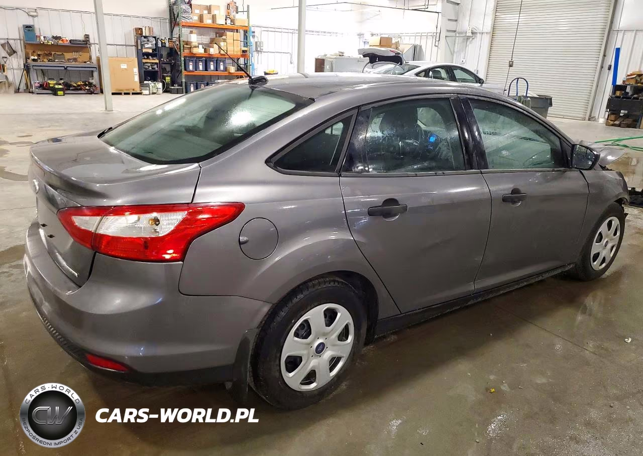 2013 Ford Focus S VIN:1FADP3E28DL381938 - 3