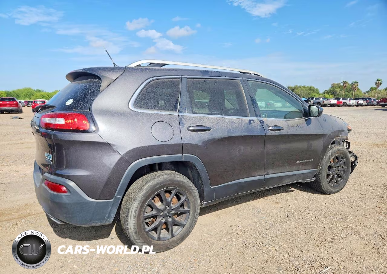 2015 Jeep Cherokee Latitude VIN:1C4PJMCS9FW563246 - 3