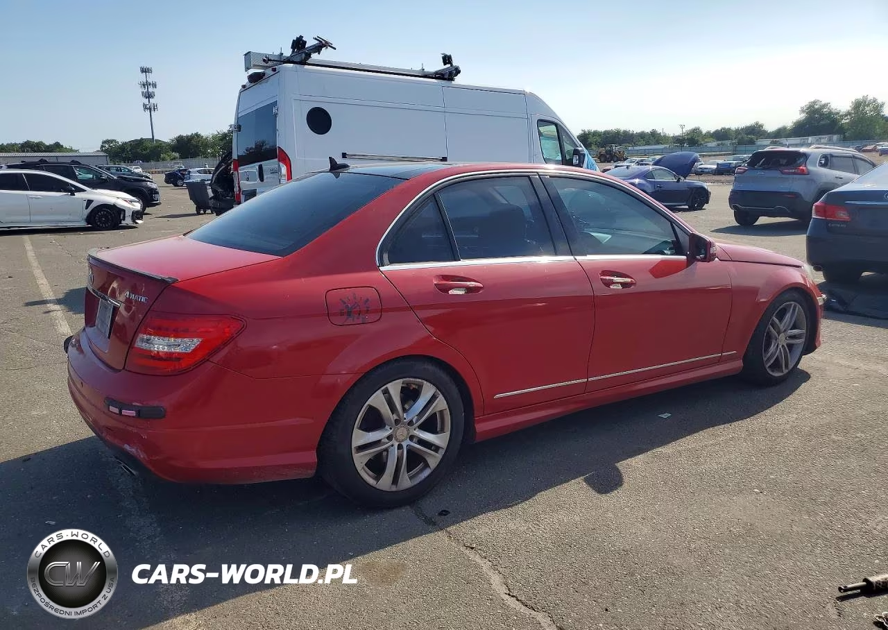 2012 Mercedes-Benz C 300 4Matic VIN:WDDGF8BBXCF862563 - 3