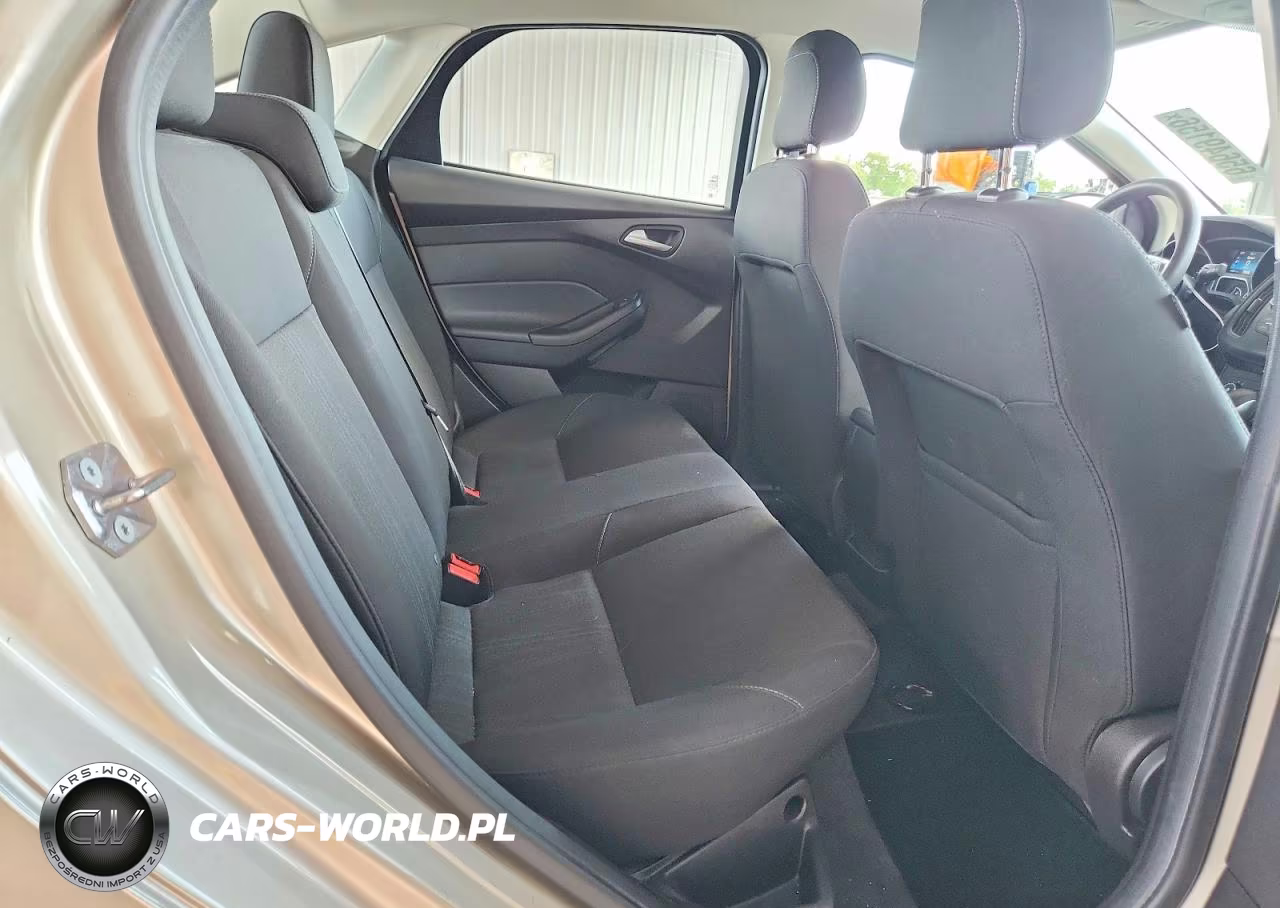2018 Ford Focus Se VIN:1FADP3F26JL218540 - 10
