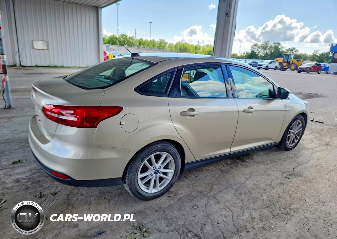 2018 Ford Focus Se VIN:1FADP3F26JL218540 - 3
