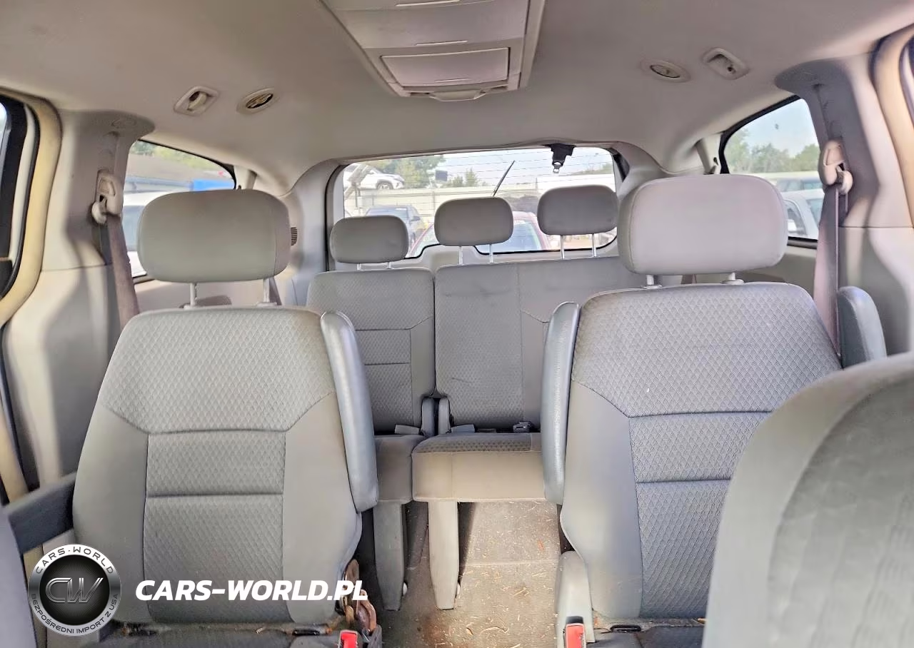 2010 Chrysler Town & Country Touring VIN:2A4RR5D13AR221378 - 10