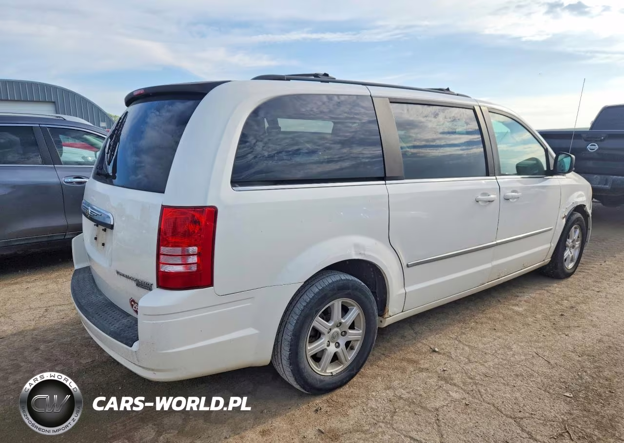 2010 Chrysler Town & Country Touring VIN:2A4RR5D13AR221378 - 3
