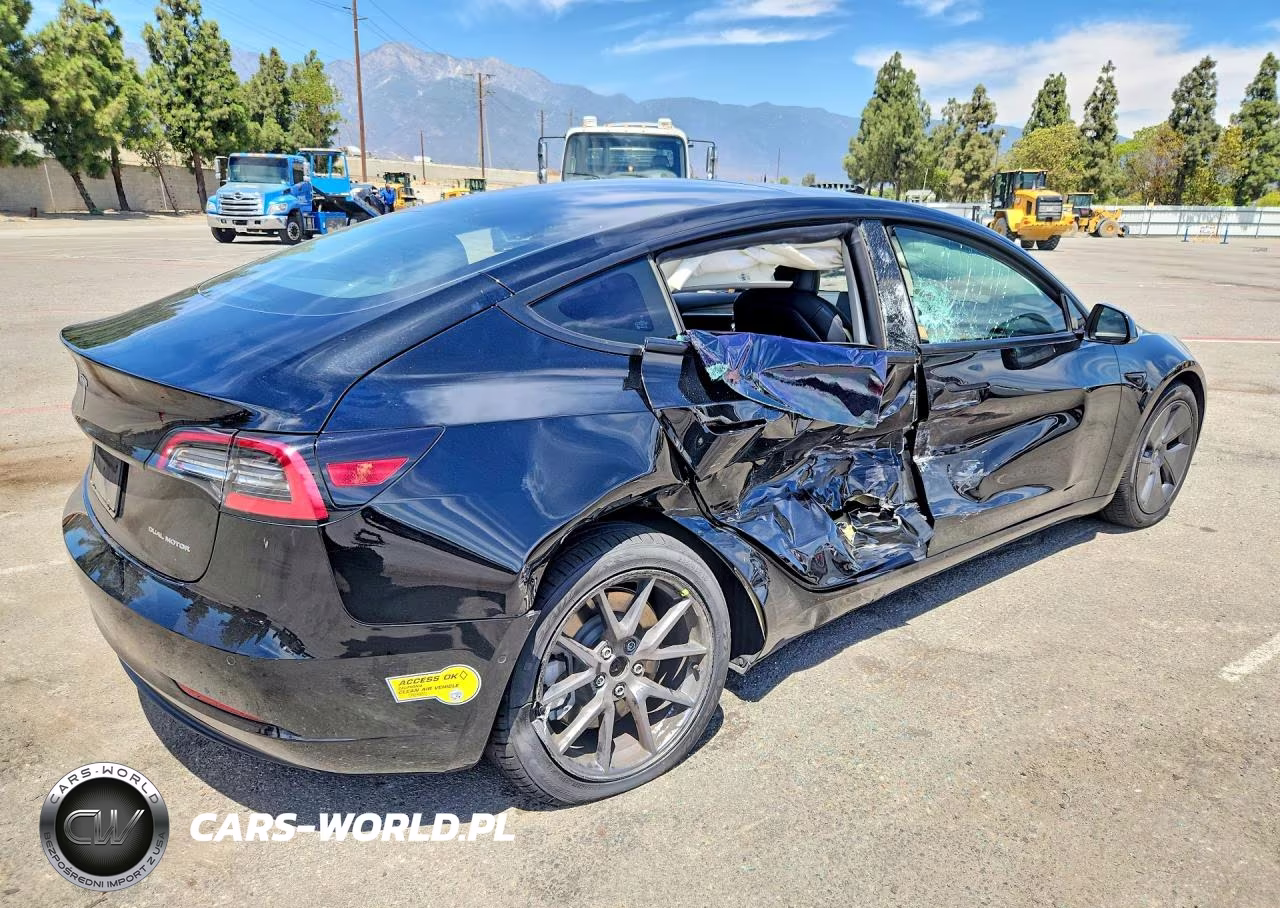 2022 Tesla Model 3 VIN:5YJ3E1EB4NF135053 - 3