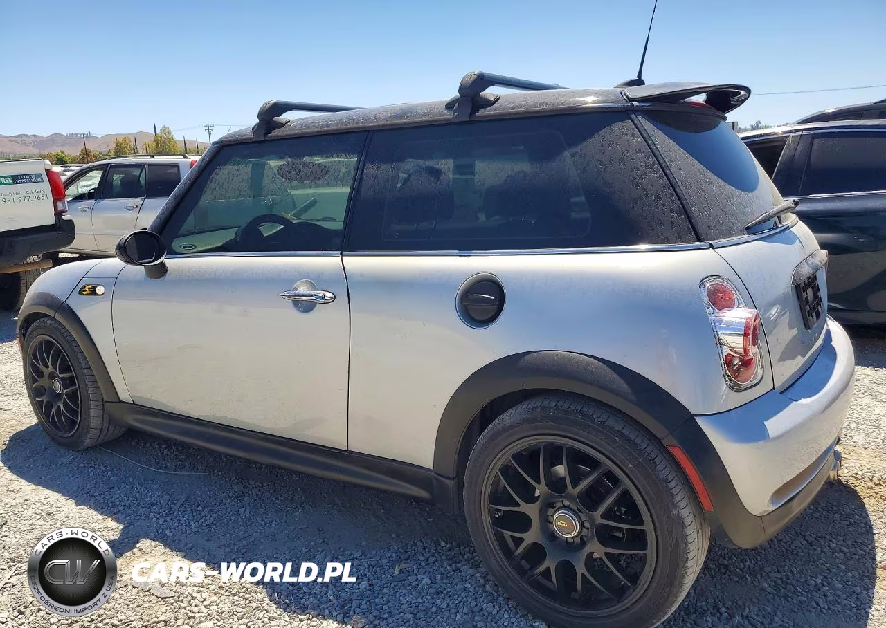 2005 Mini Cooper S VIN:WMWRE33565TG97570 - 2