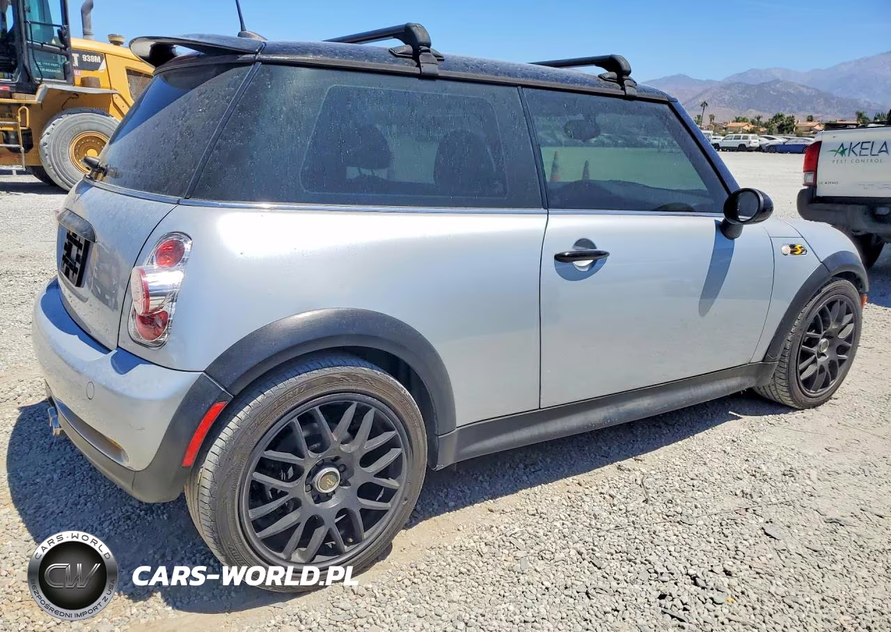 2005 Mini Cooper S VIN:WMWRE33565TG97570 - 3