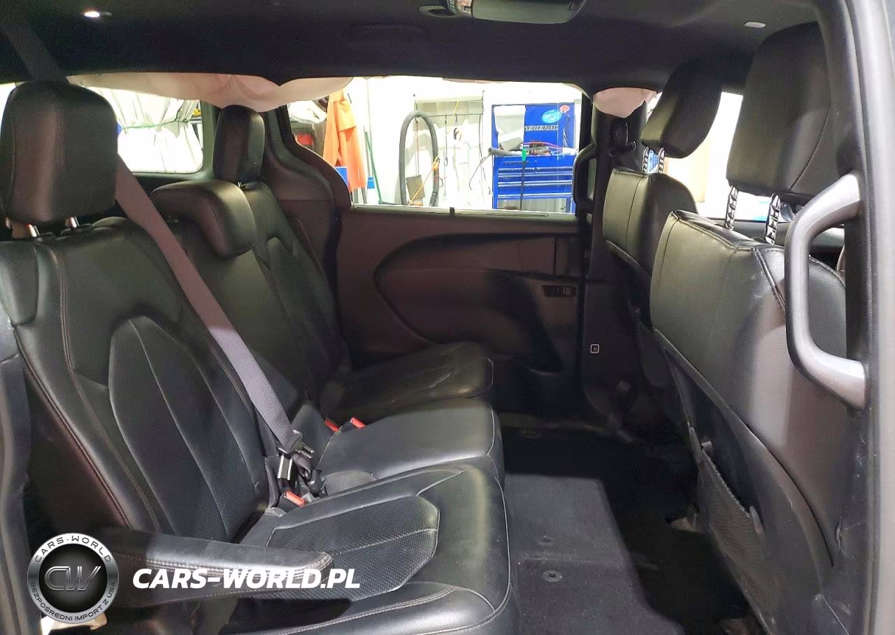 2020 Chrysler Pacifica Touring L VIN:2C4RC1BG9LR104415 - 11
