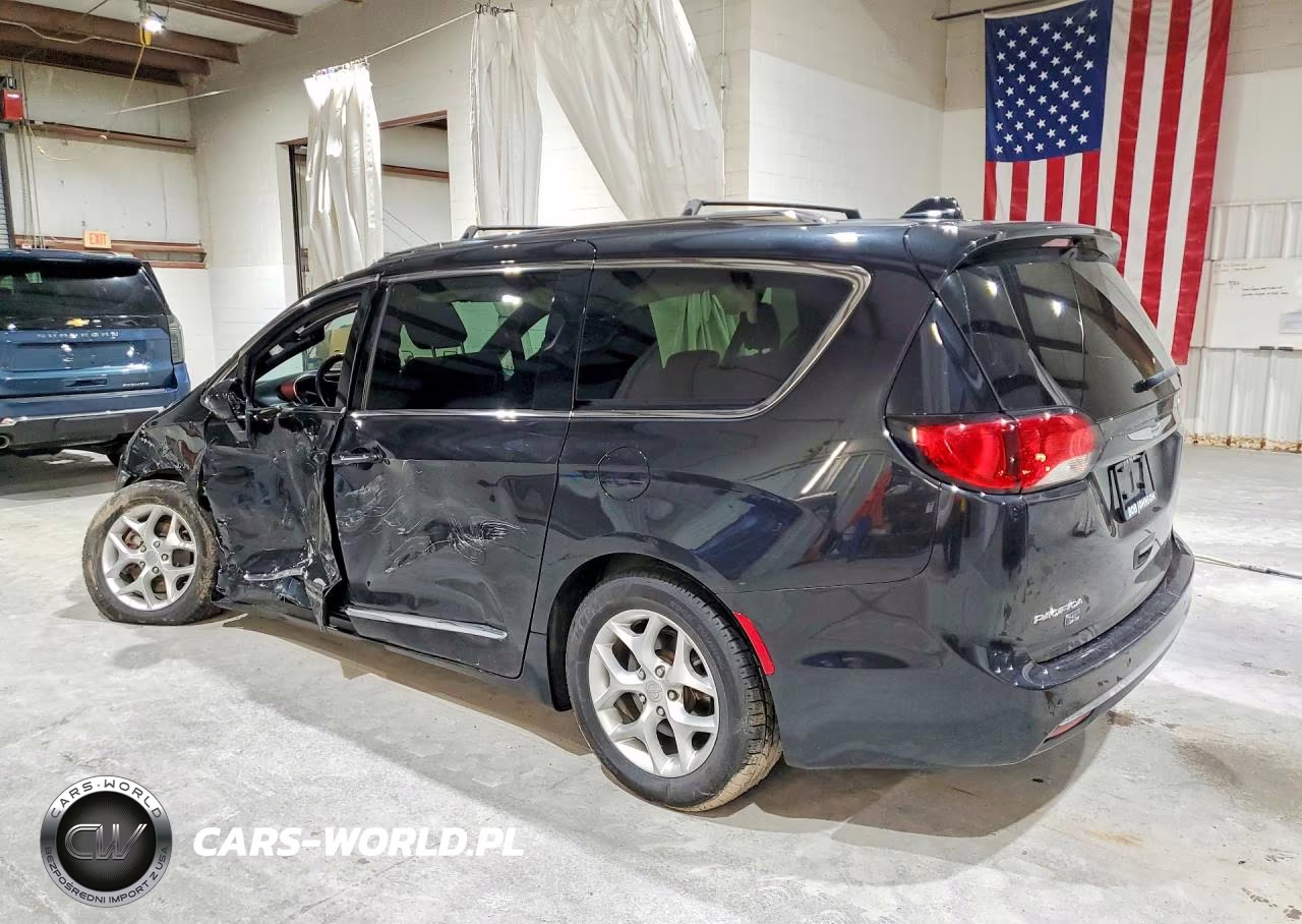 2020 Chrysler Pacifica Touring L VIN:2C4RC1BG9LR104415 - 2