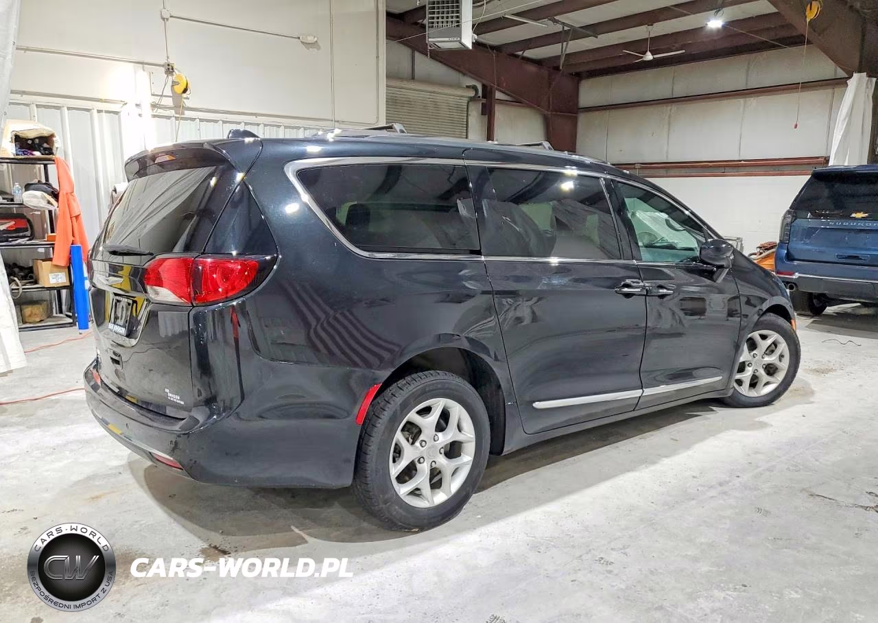 2020 Chrysler Pacifica Touring L VIN:2C4RC1BG9LR104415 - 3
