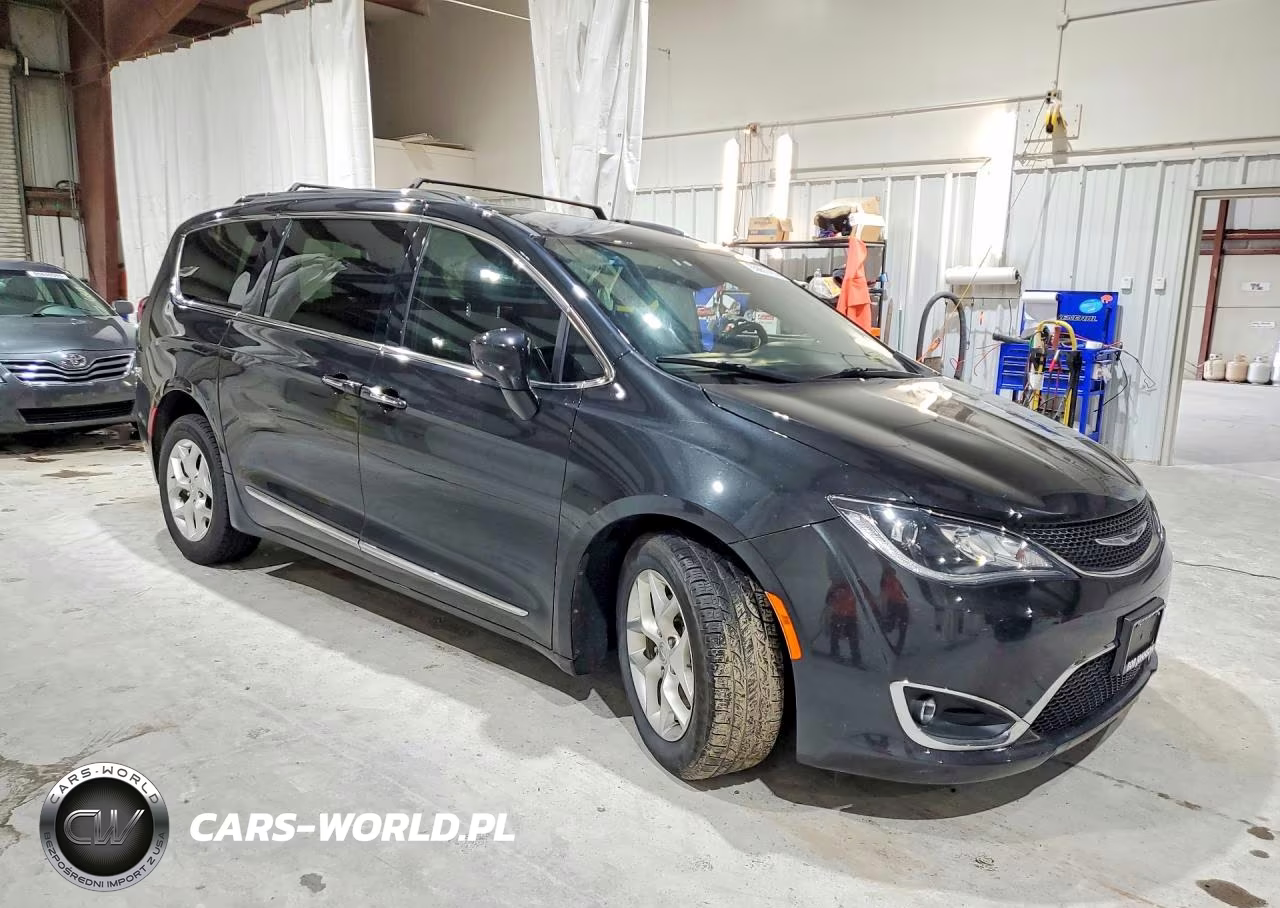 2020 Chrysler Pacifica Touring L VIN:2C4RC1BG9LR104415 - 4