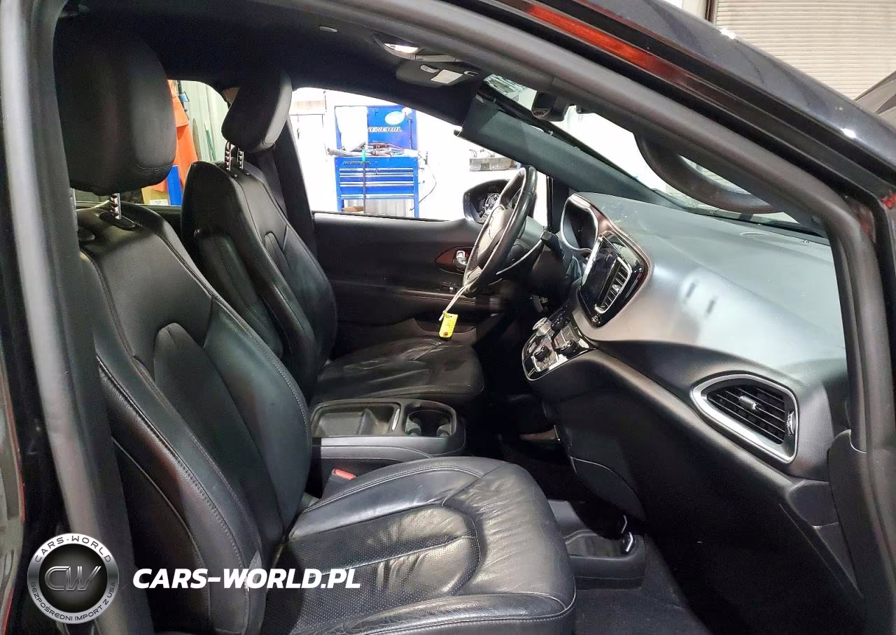 2020 Chrysler Pacifica Touring L VIN:2C4RC1BG9LR104415 - 7