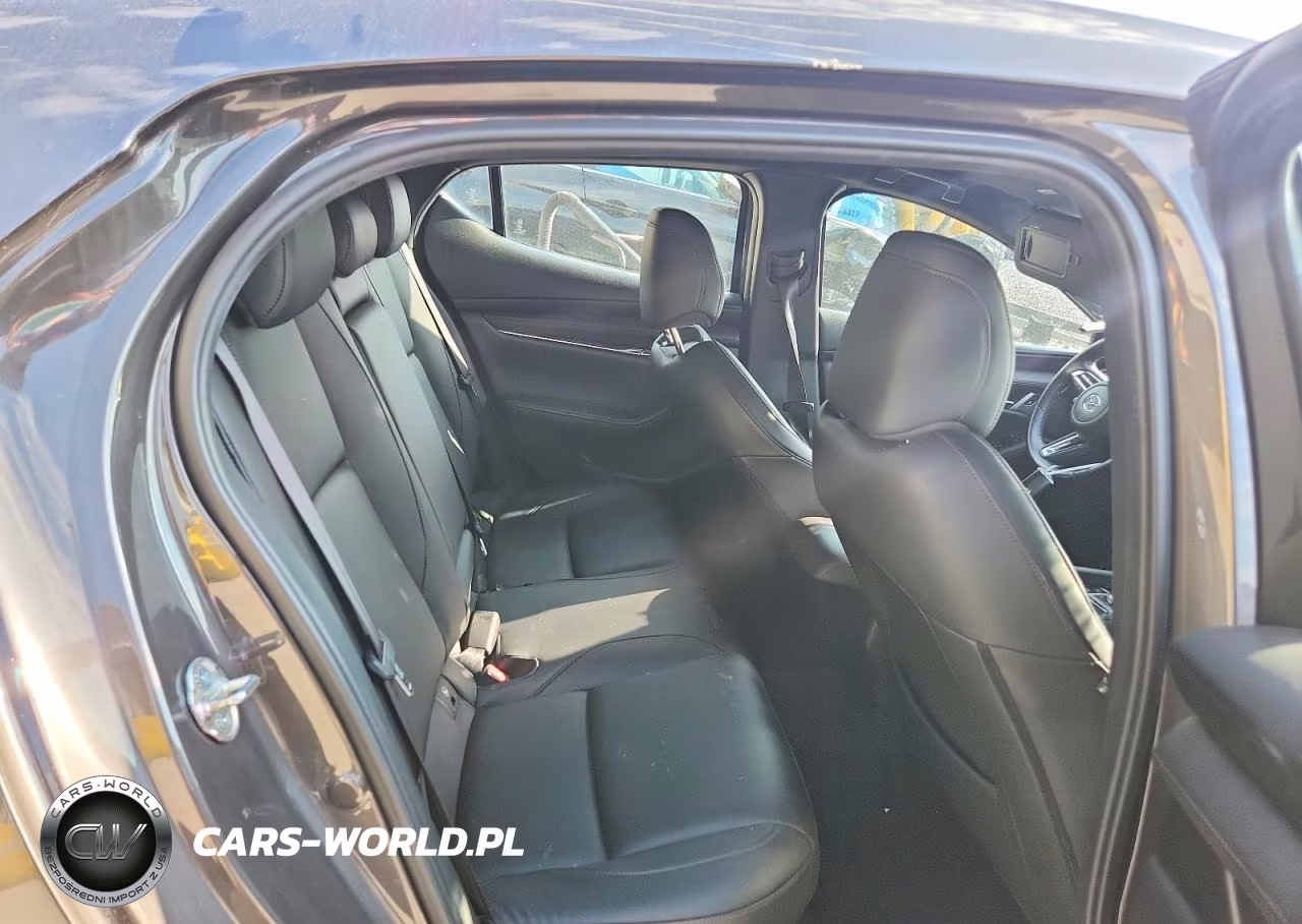 2020 Mazda 3 Premium VIN:JM1BPAMM4L1161442 - 10