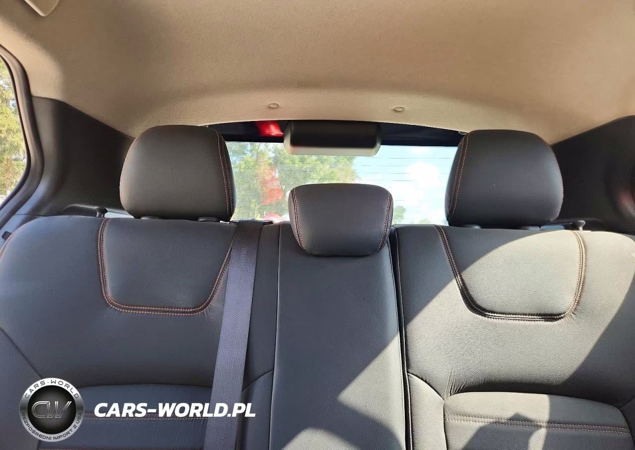 2019 Nissan Kicks Sr VIN:3N1CP5CU2KL528863 - 10