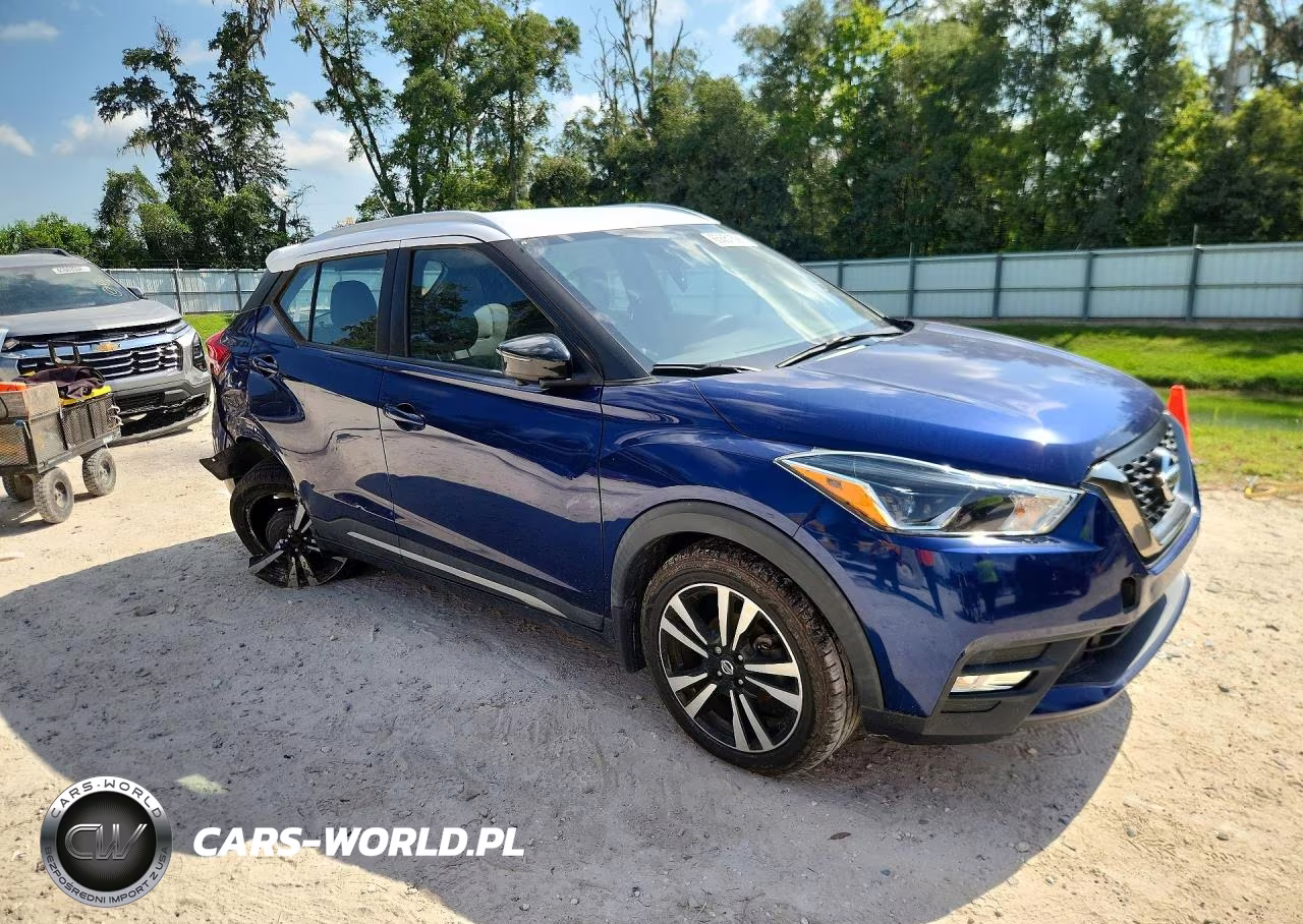 2019 Nissan Kicks Sr VIN:3N1CP5CU2KL528863 - 4