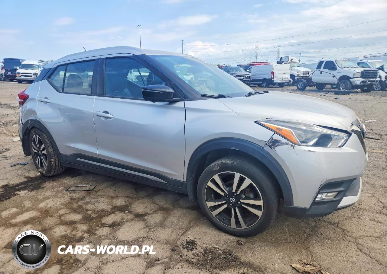 2019 Nissan Kicks S VIN:3N1CP5CU1KL530880 - 4
