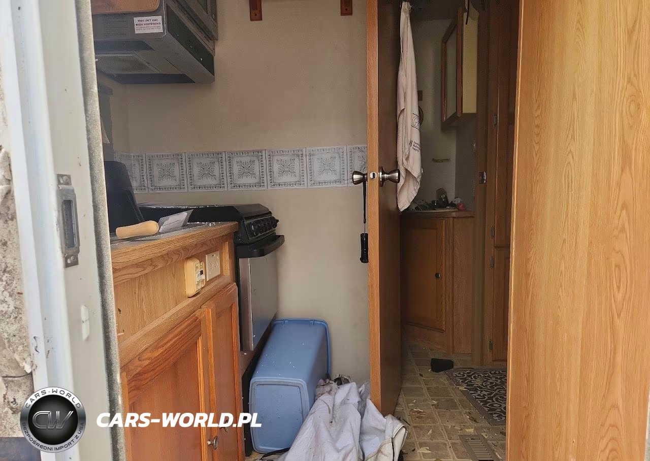 2003 R-Vision Trail-Lite Camper VIN:4WY200M2631082826 - 6