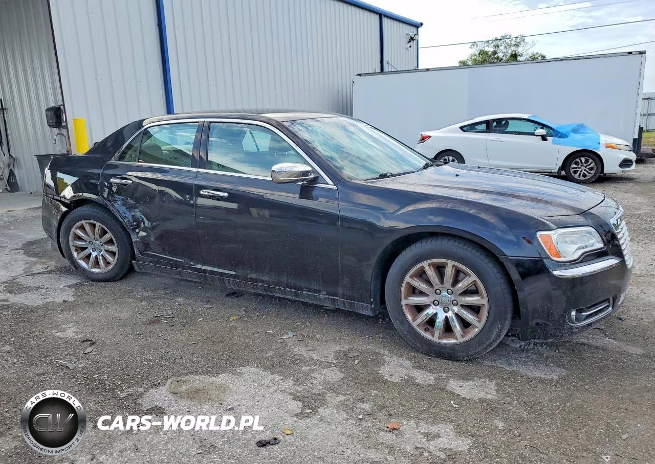 2013 Chrysler 300C VIN:2C3CCAET0DH674085 - 4