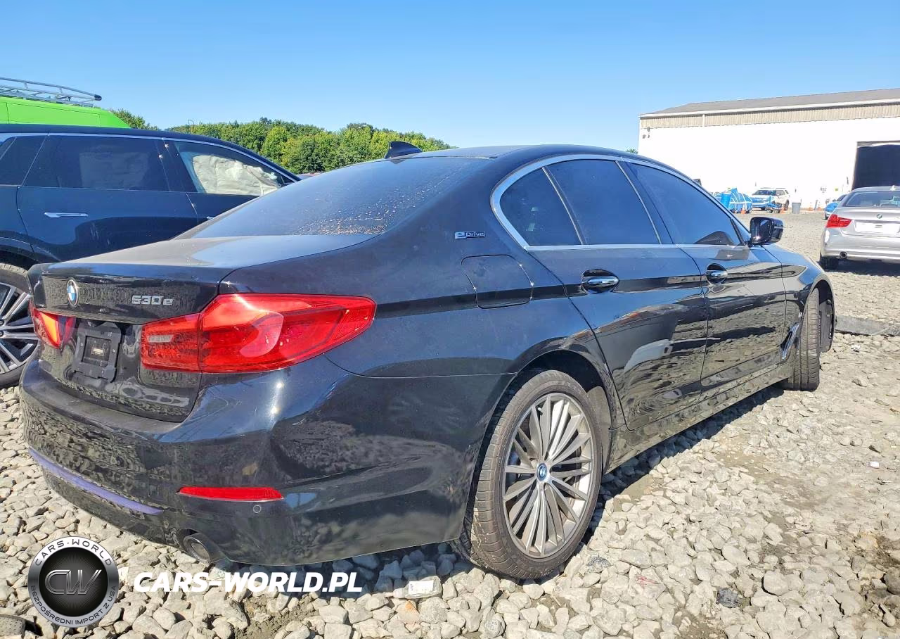 2018 BMW 530Xe VIN:WBAJB1C56JB374434 - 3