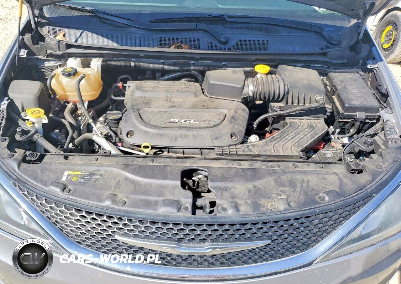 2018 Chrysler Pacifica Touring L VIN:2C4RC1BGXJR116280 - 12