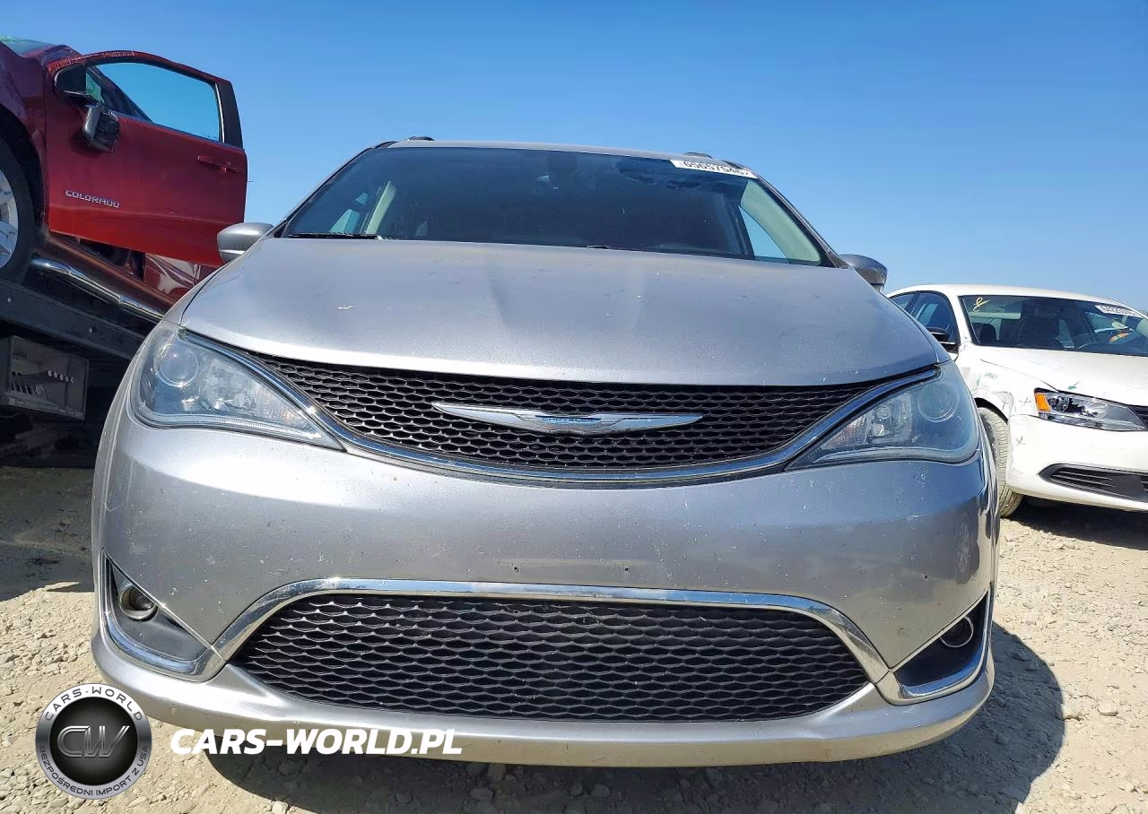 2018 Chrysler Pacifica Touring L VIN:2C4RC1BGXJR116280 - 5