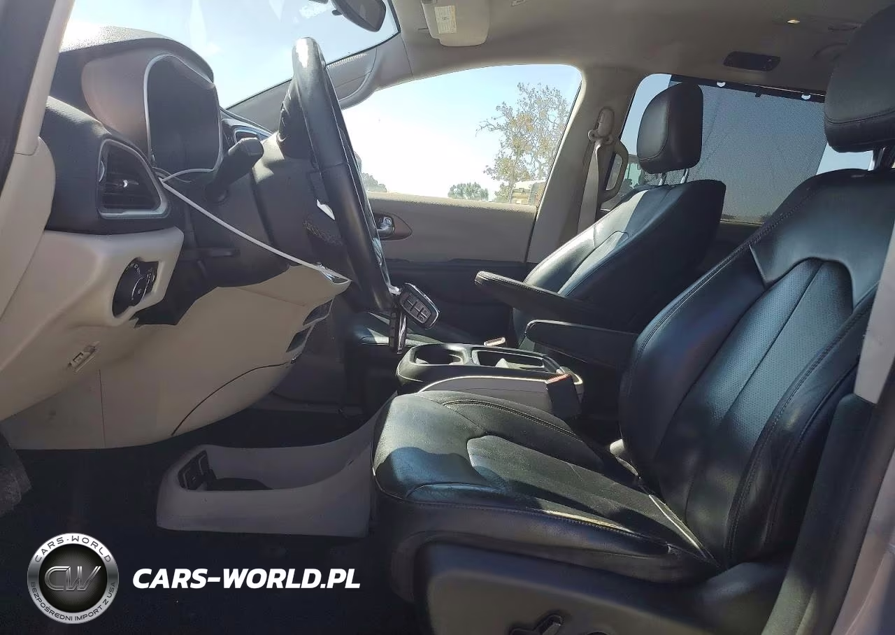 2018 Chrysler Pacifica Touring L VIN:2C4RC1BGXJR116280 - 7