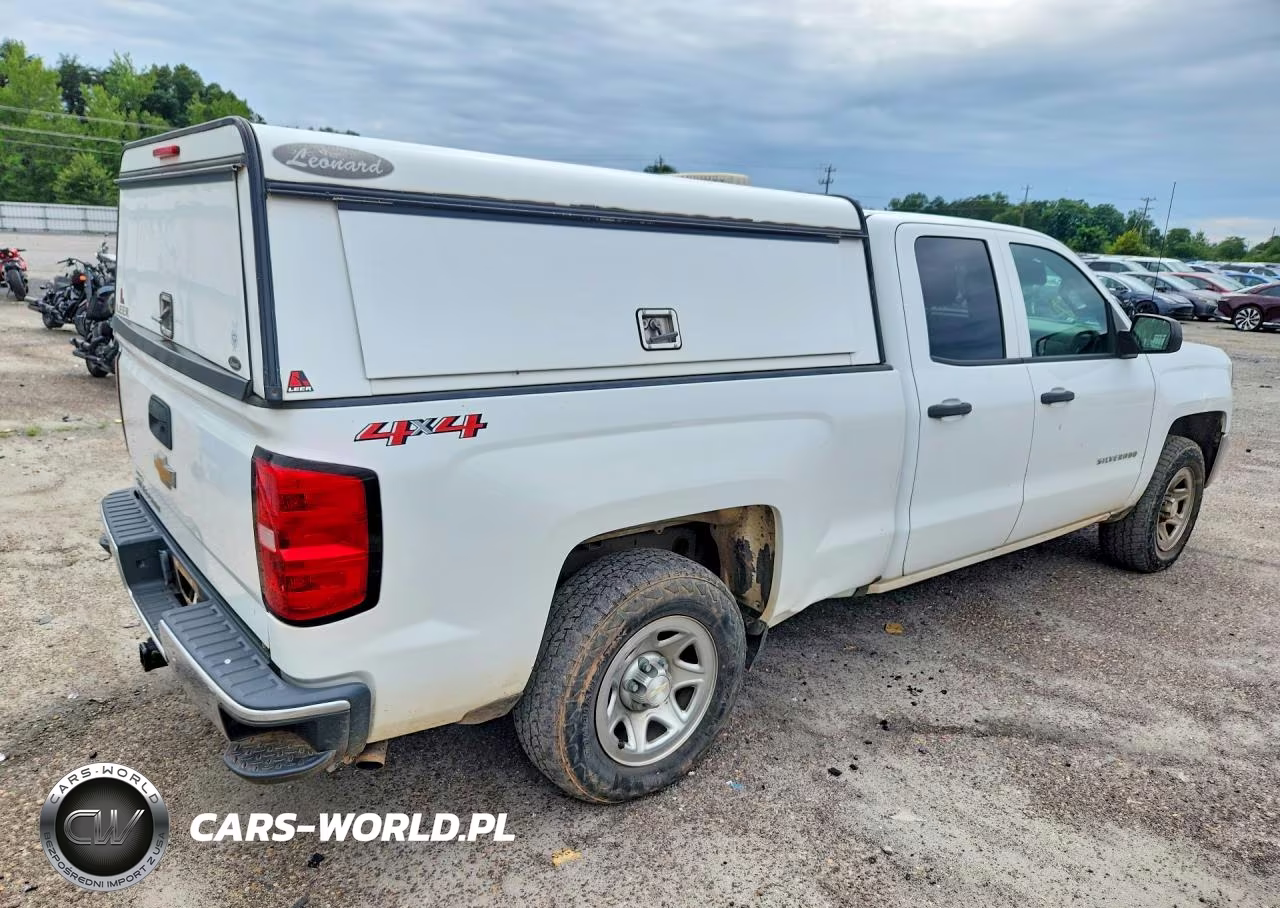 2018 Chevrolet Silverado K1500 VIN:1GCVKNEH4JZ326800 - 3