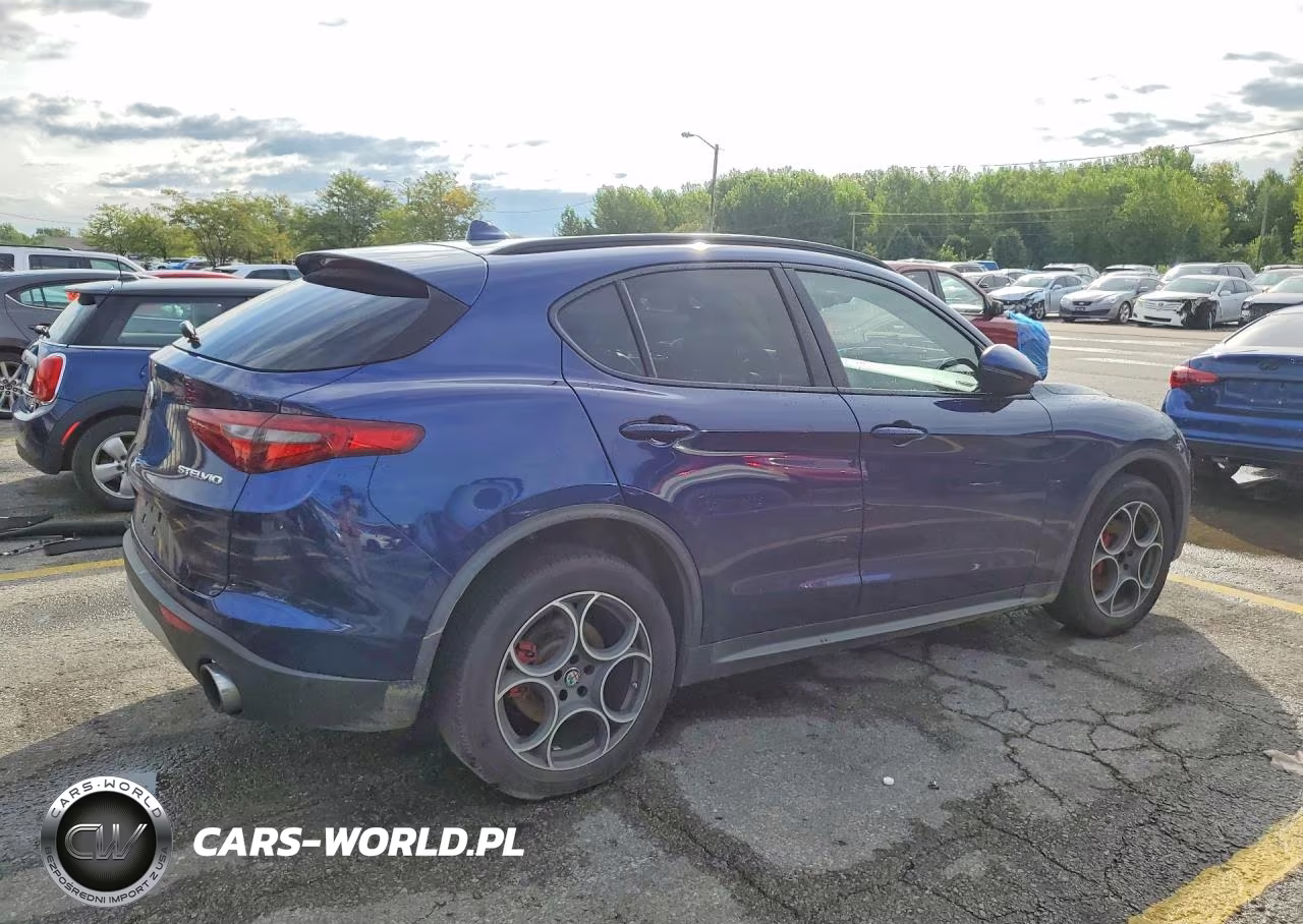 2018 Alfa Romeo Stelvio Sport VIN:ZASFAKPN8J7B58672 - 3