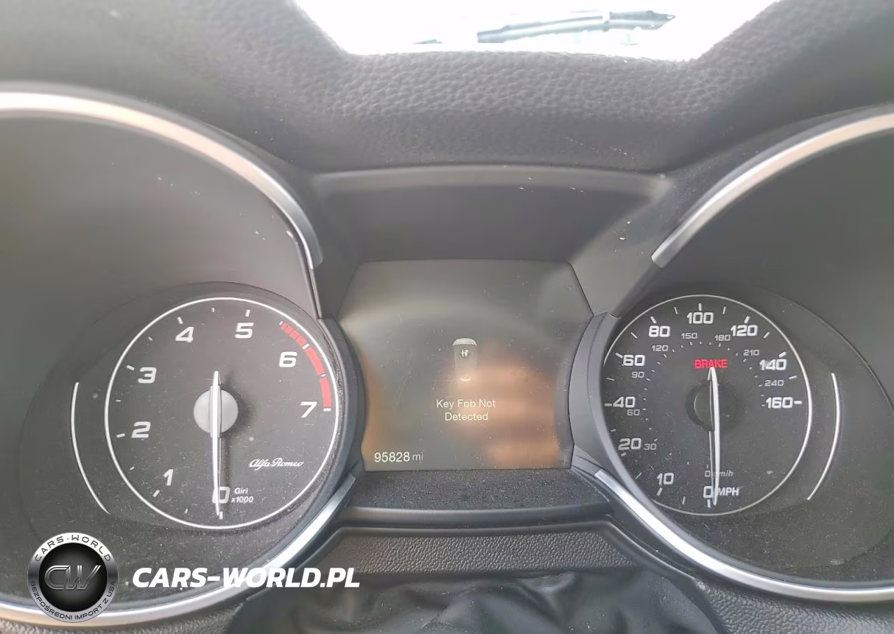2018 Alfa Romeo Stelvio Sport VIN:ZASFAKPN8J7B58672 - 9