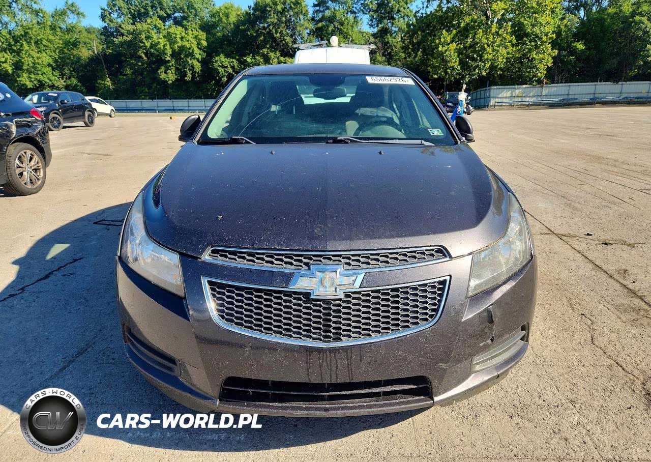 2014 Chevrolet Cruze Ls VIN:1G1PA5SG5E7392399 - 5