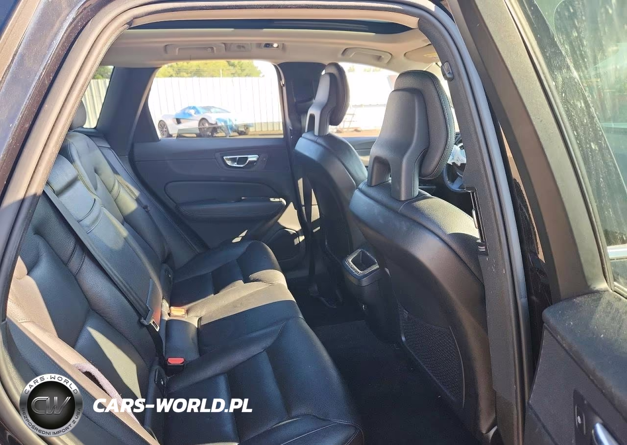 2018 Volvo Xc60 T6 Momentum VIN:YV4A22RK9J1033912 - 10