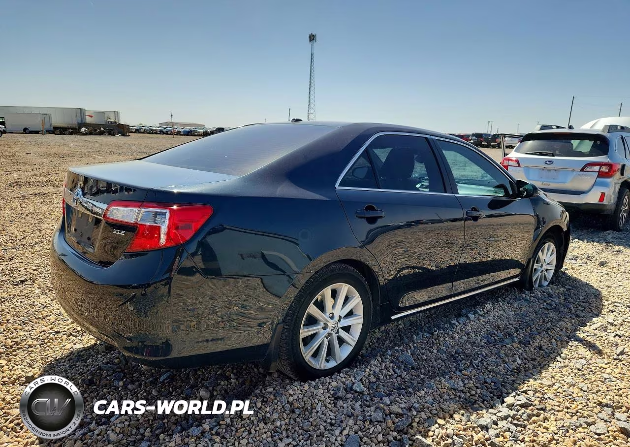 2014 Toyota Camry Xle VIN:4T4BF1FK8ER393043 - 3