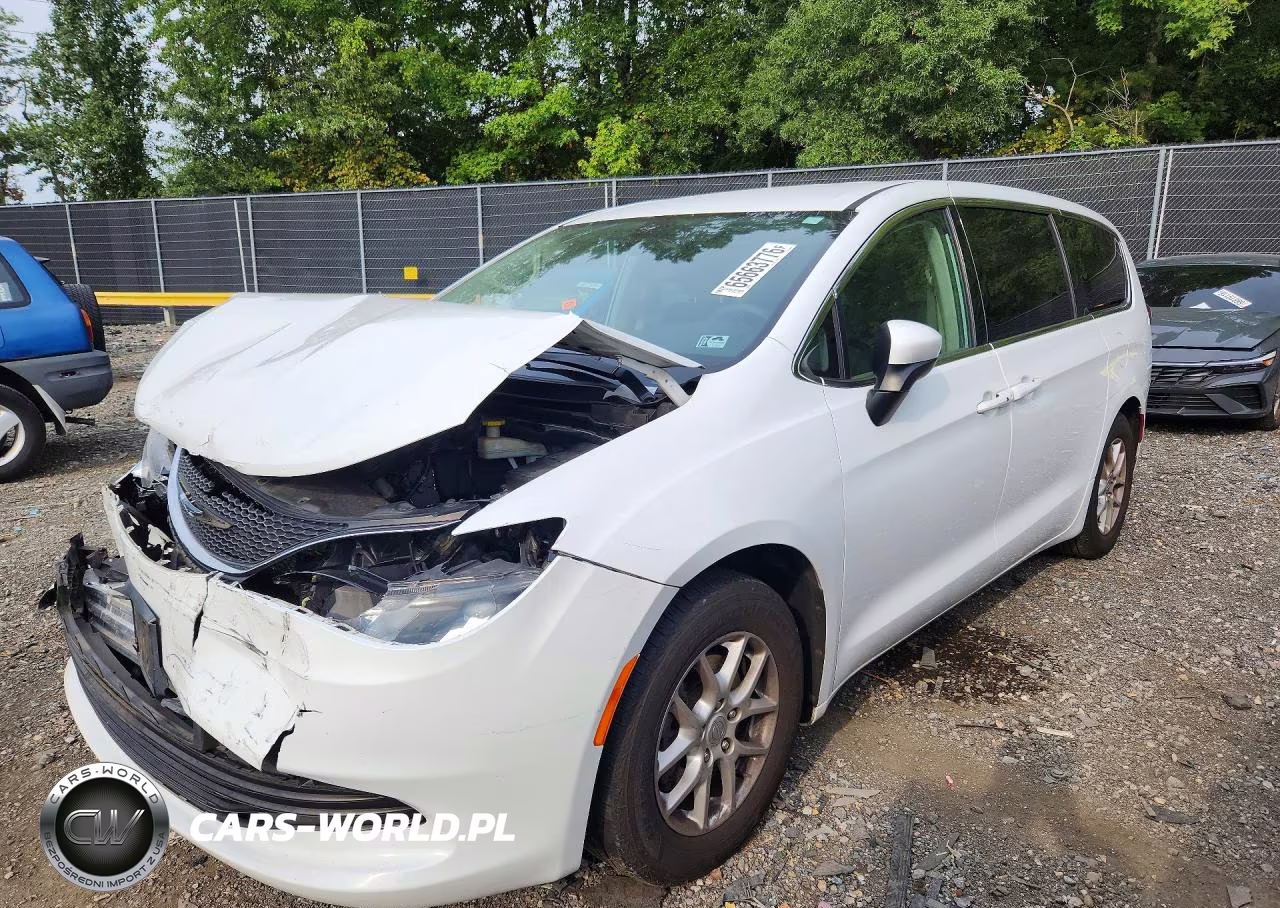 2017 Chrysler Pacifica Lx VIN:2C4RC1CG0HR560650 - 1