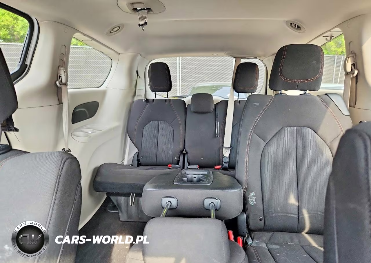 2017 Chrysler Pacifica Lx VIN:2C4RC1CG0HR560650 - 10
