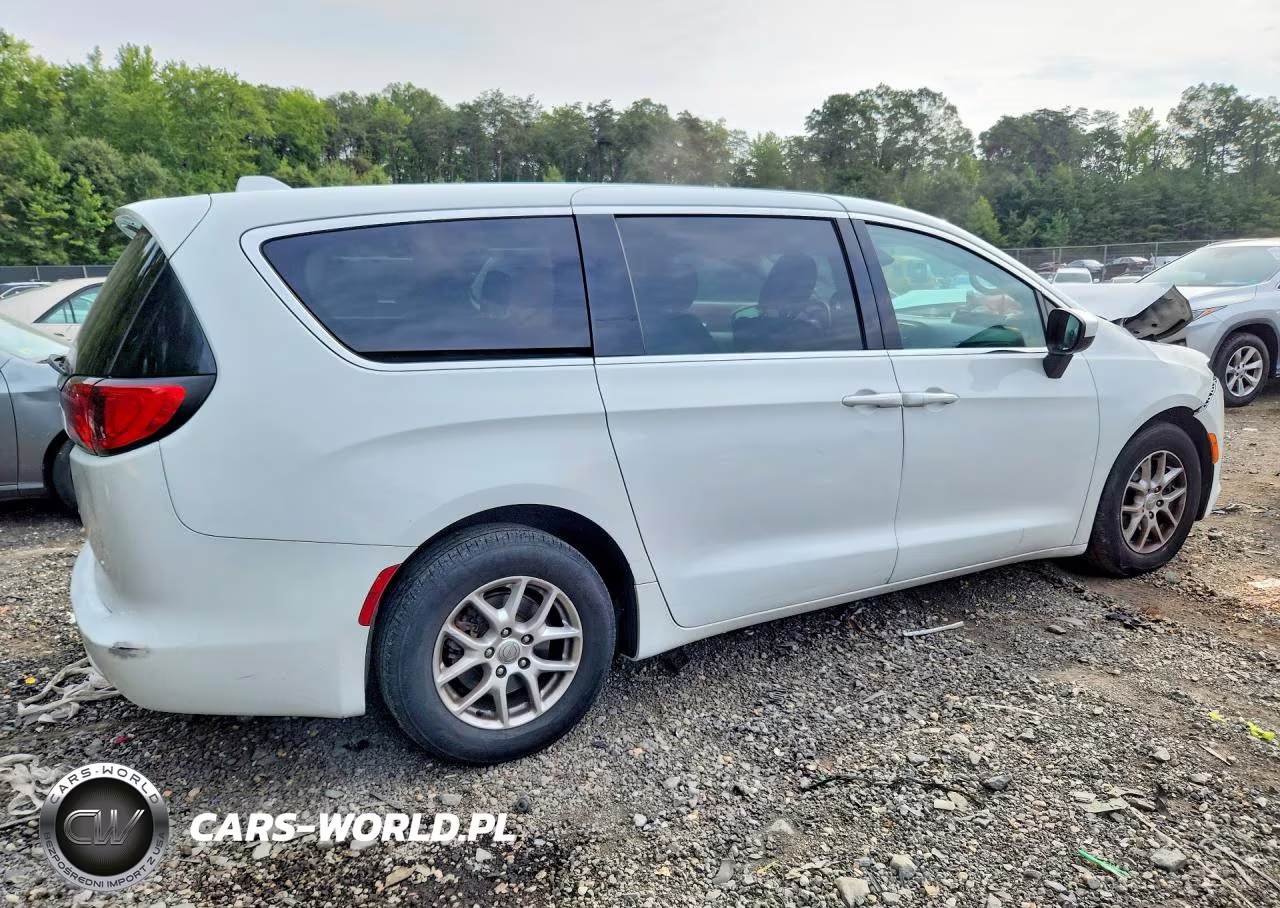 2017 Chrysler Pacifica Lx VIN:2C4RC1CG0HR560650 - 3