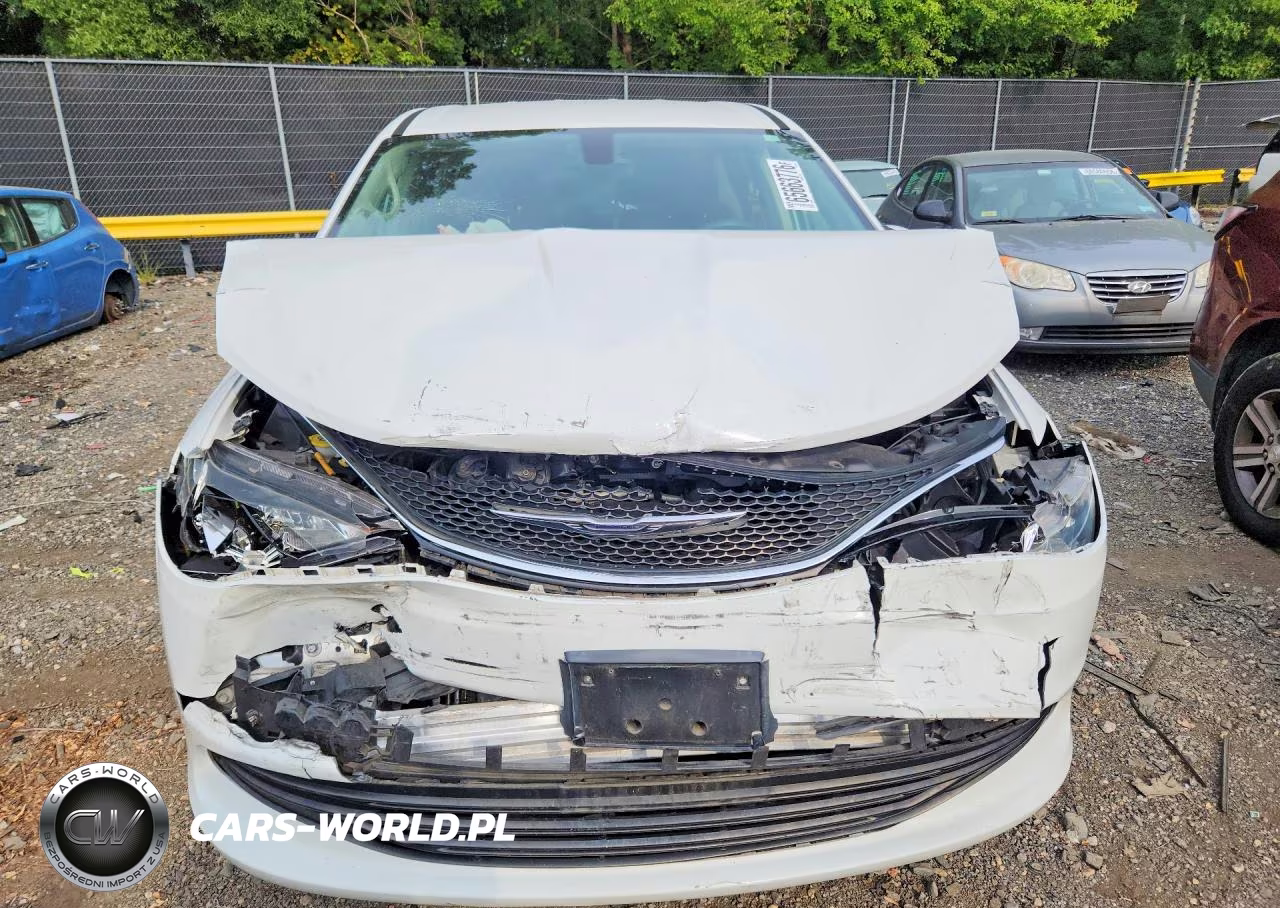 2017 Chrysler Pacifica Lx VIN:2C4RC1CG0HR560650 - 5