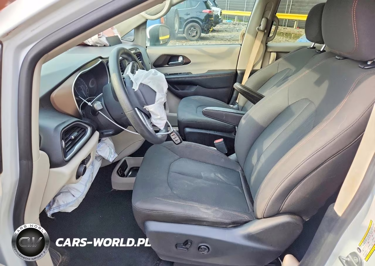2017 Chrysler Pacifica Lx VIN:2C4RC1CG0HR560650 - 7
