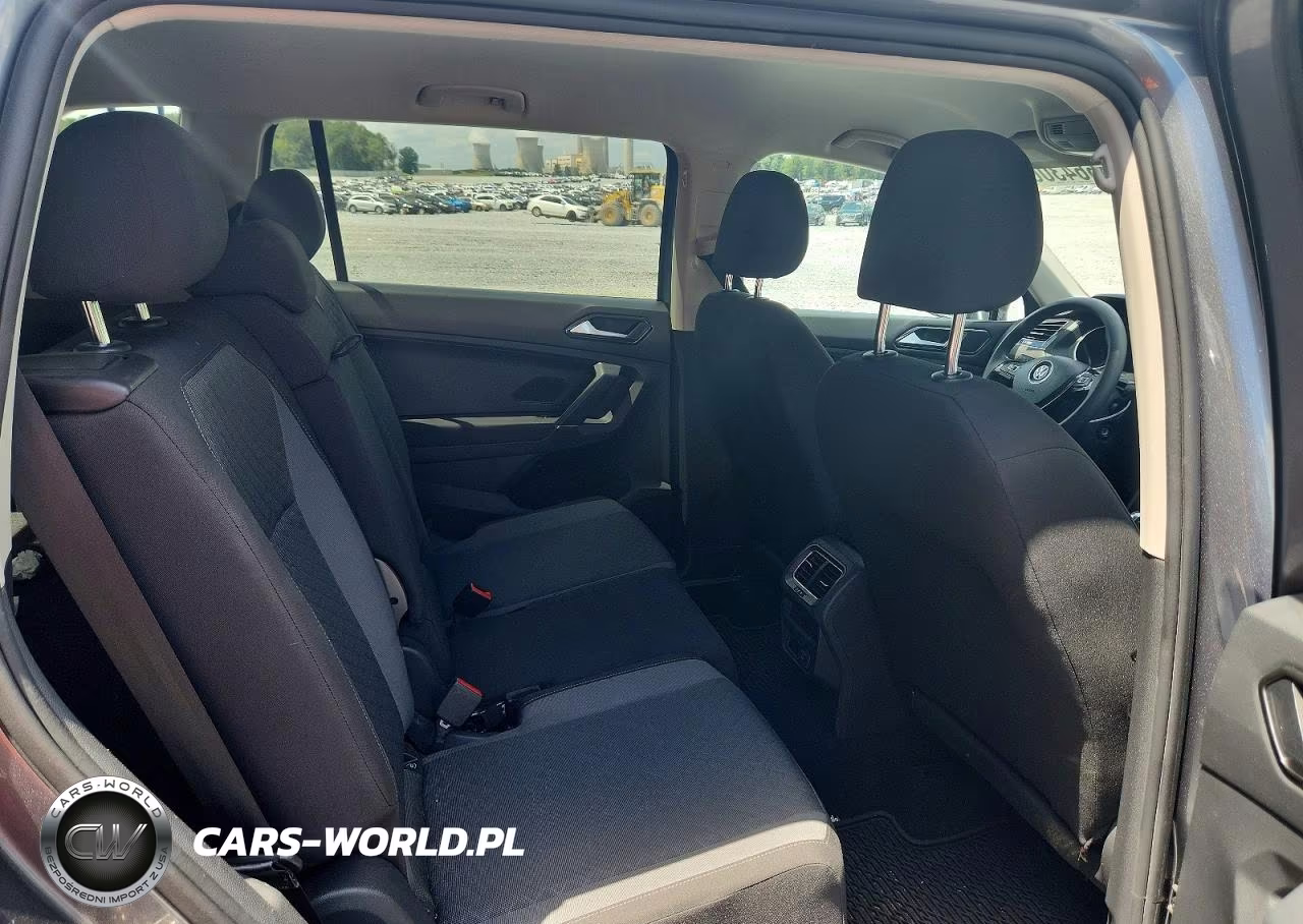 2018 Volkswagen Tiguan S VIN:3VV1B7AX3JM033481 - 10