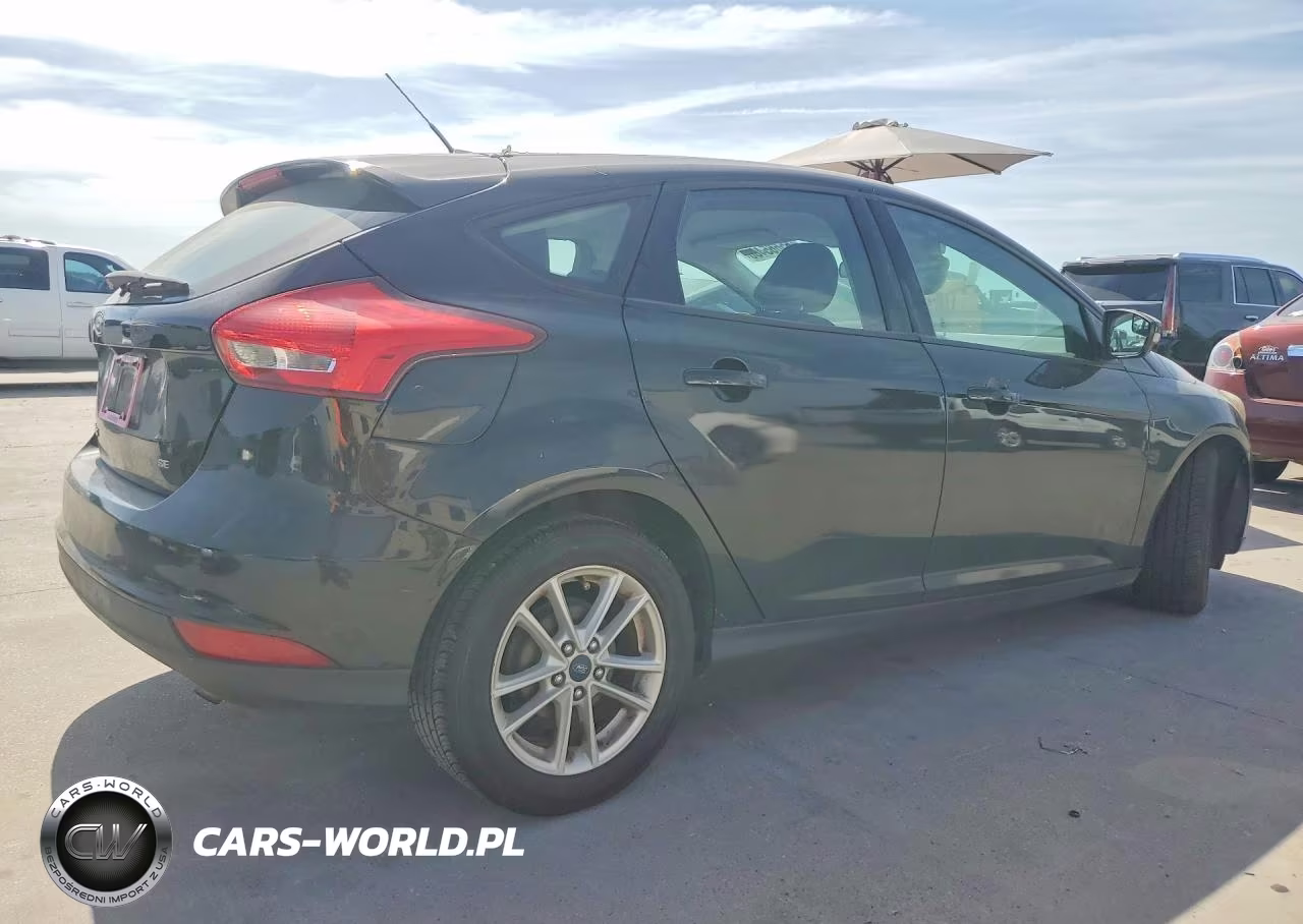 2017 Ford Focus Se VIN:1FADP3K2XHL216483 - 3