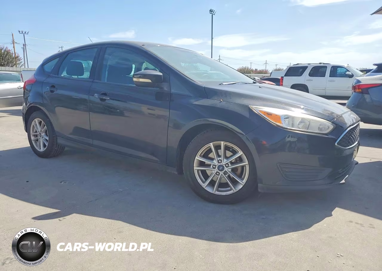 2017 Ford Focus Se VIN:1FADP3K2XHL216483 - 4